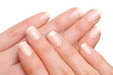 manucure complète, avec gommage, masque, modelage, soin et pose de vernis